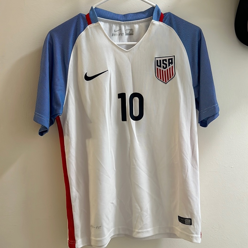 Carli Lloyd soccer jersey. Size youth small/medium.